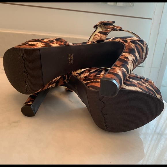 Leopard print heels - Picture 2 of 4